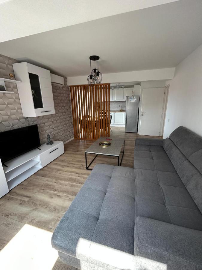 Apartament Floresti Lägenhet Exteriör bild